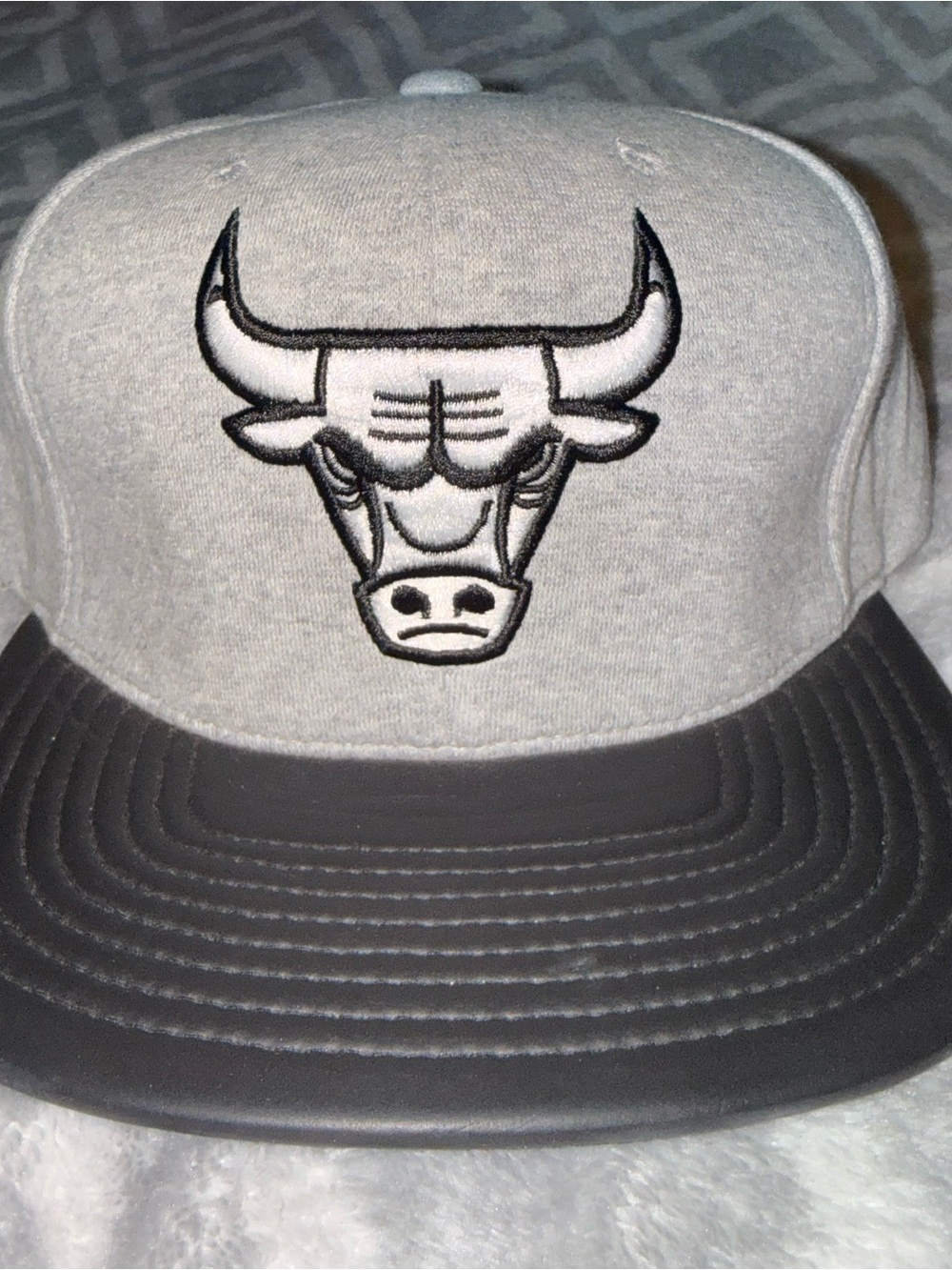 Mitchell & Ness Chicago Bulls Gray and Black Leather-Brim Snapback